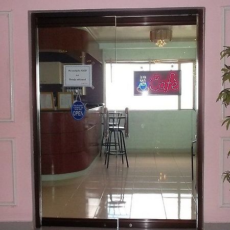 ホテル タフト タワー マニラ マニラ市 エクステリア 写真